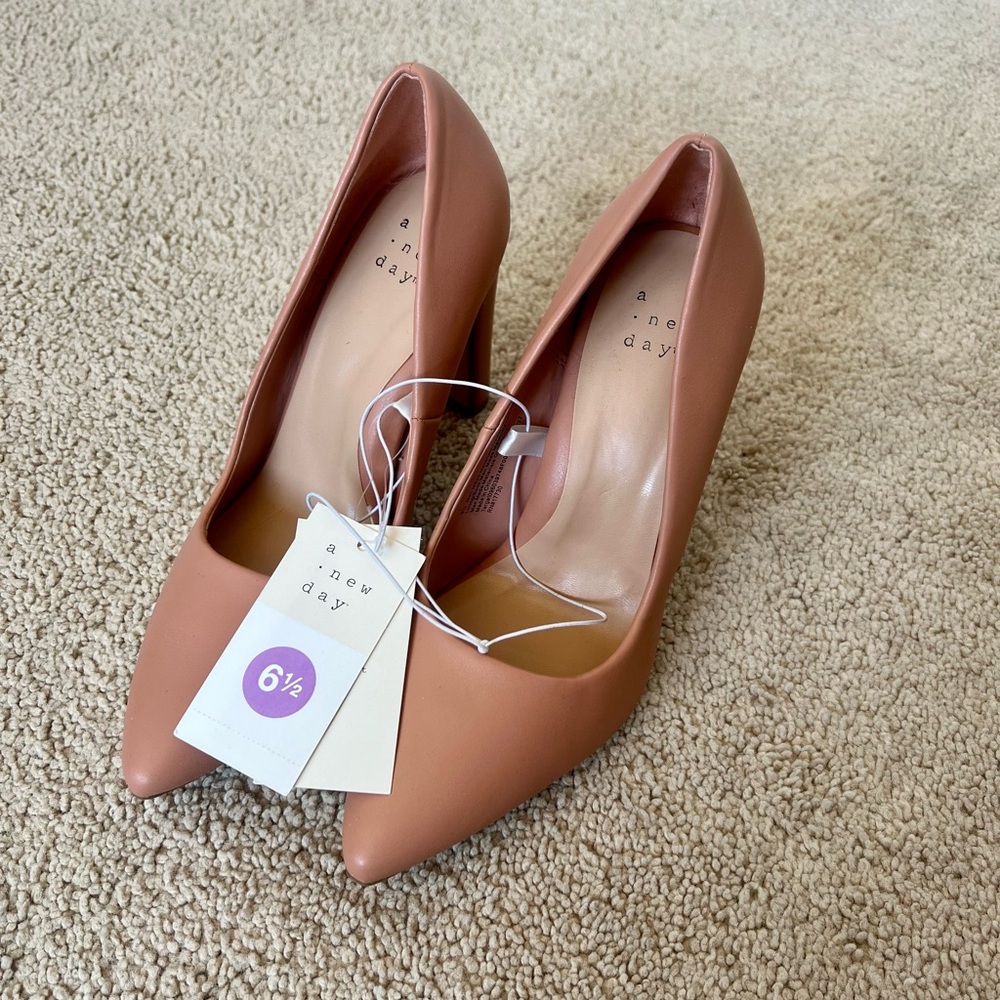A New Day Women's Tan Pumps